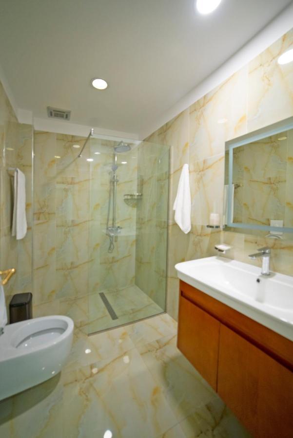 Kukes Nbt Hotel Reps מראה חיצוני תמונה