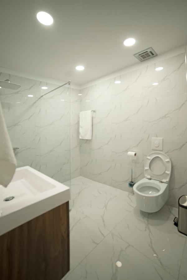Kukes Nbt Hotel Reps מראה חיצוני תמונה