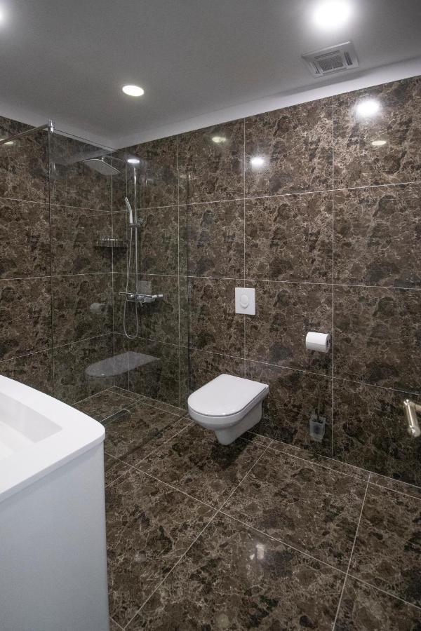 Kukes Nbt Hotel Reps מראה חיצוני תמונה